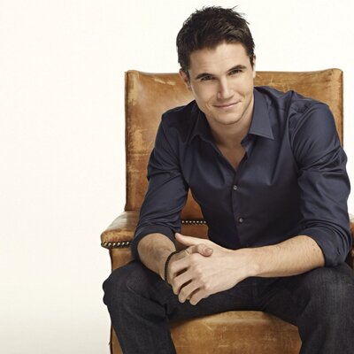 Profile Picture of Robbie Amell Crew (@RobbieAmellCrew) on Twitter