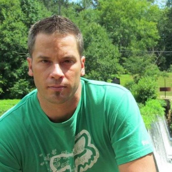 Profile Picture of Kevin Rowe (@krowe727) on Poshmark