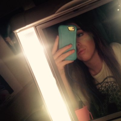 Profile Picture of Cora Curry (@Cooraaaaa) on Twitter