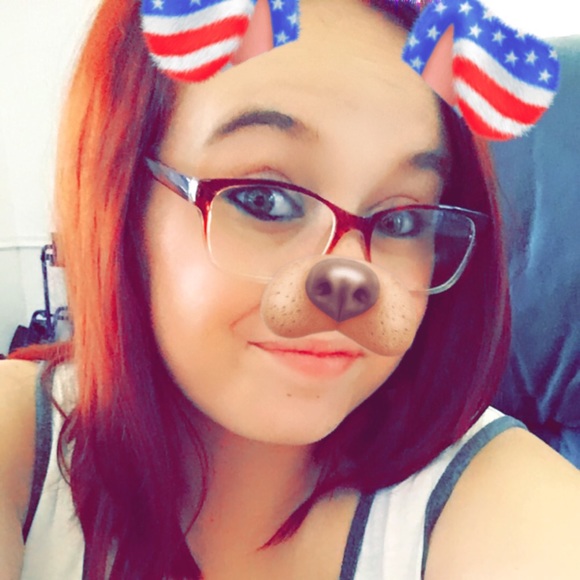 Profile Picture of Aspin Peters (@mamabearof3babs) on Poshmark