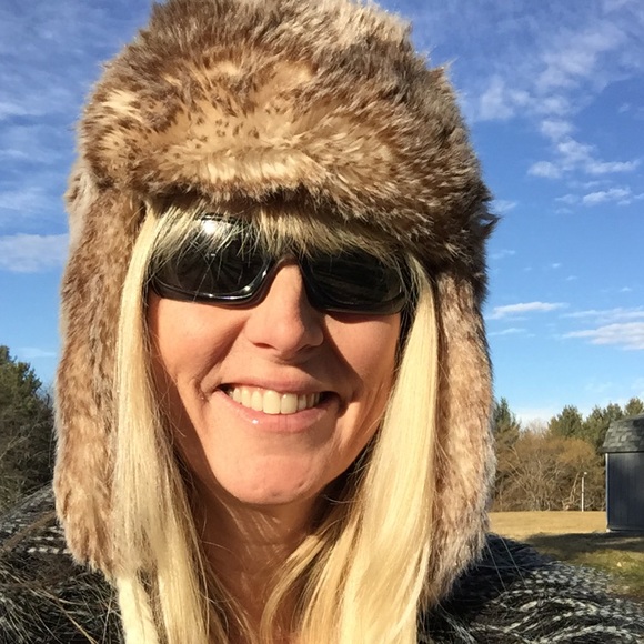 Profile Picture of Helen Puckey (@hepuckey1) on Poshmark