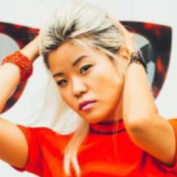 Profile Picture of Eunice Wong (@xxyayaxx) on Poshmark