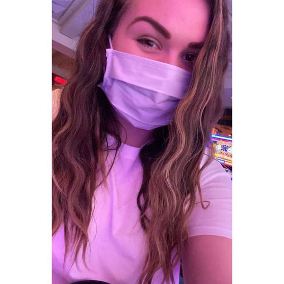 Profile Picture of Shandee Skillicorn (@shandeeboo) on Poshmark