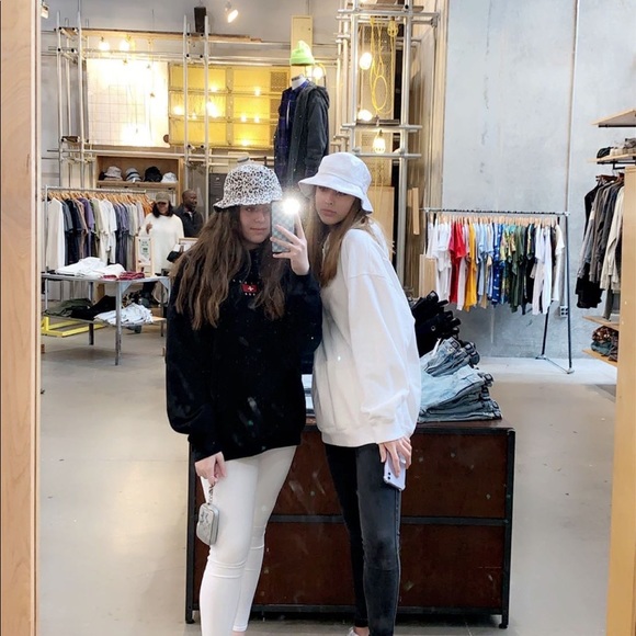 Profile Picture of Liza Kuznetsova (@126830idbdnd) on Poshmark