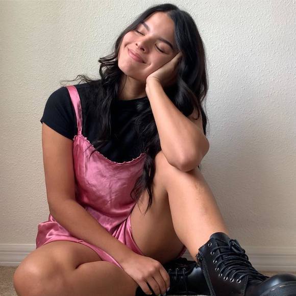 Profile Picture of Tori Gonzalez (@vittyg) on Poshmark