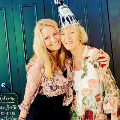 Profile Picture of Laura Steele (@RealLauraSteele) on Twitter