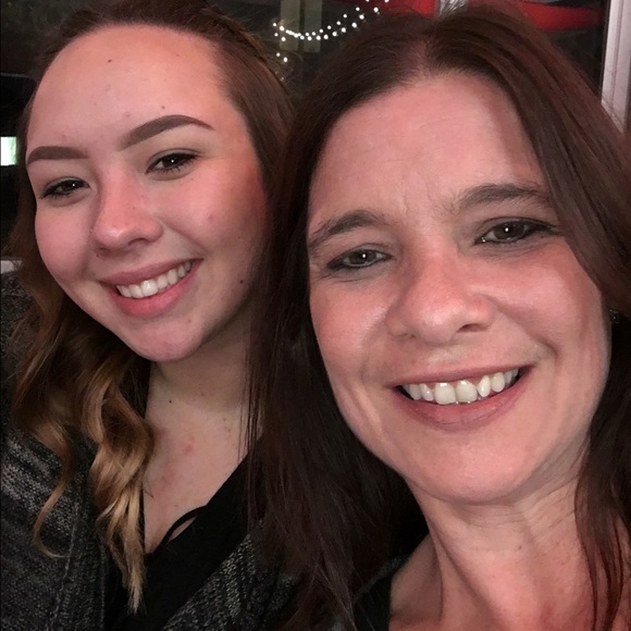 Profile Picture of Diana Heffington (@dianaxoxxxx) on Poshmark