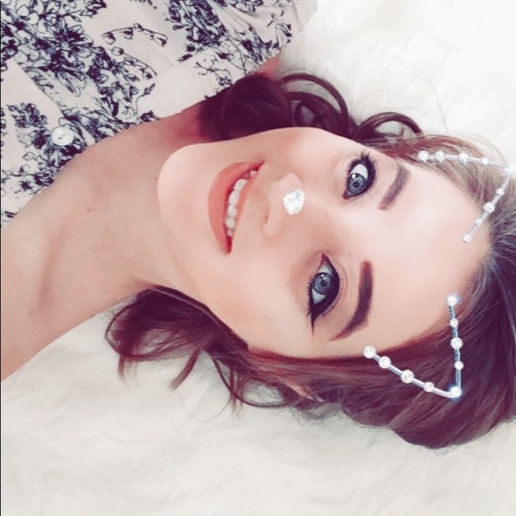 Profile Picture of Michelle Stevens (@sugamami) on Poshmark