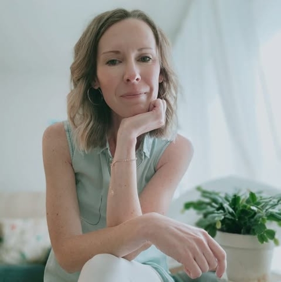 Profile Picture of Emily Hollabaugh (@e_hollabaugh) on Poshmark