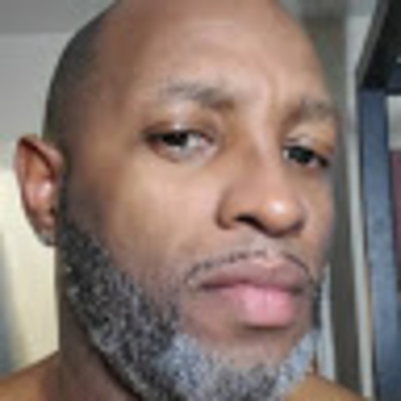 Profile Picture of Robqc Mccullum (@robmccullum) on Poshmark