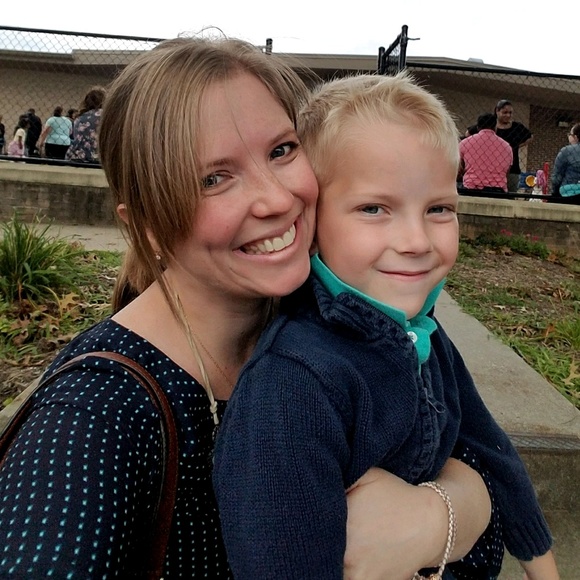 Profile Picture of Jessica Rivinius (@anntayloraddict) on Poshmark