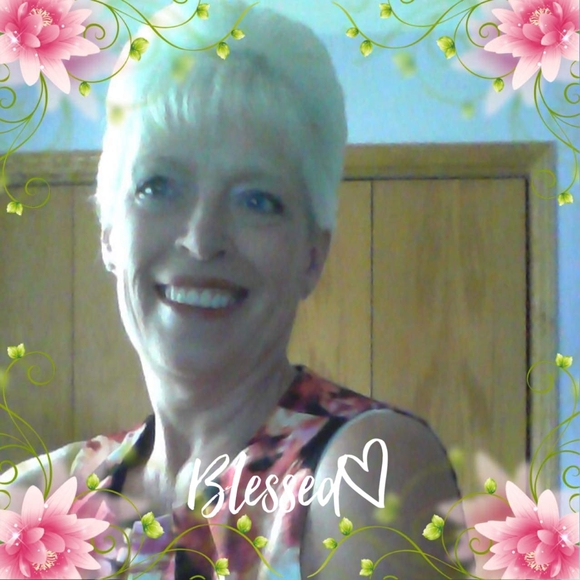 Profile Picture of Julia Street (@xjstreet) on Poshmark