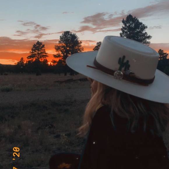 Profile Picture of Kendra Goulet (@kendragoulet) on Poshmark