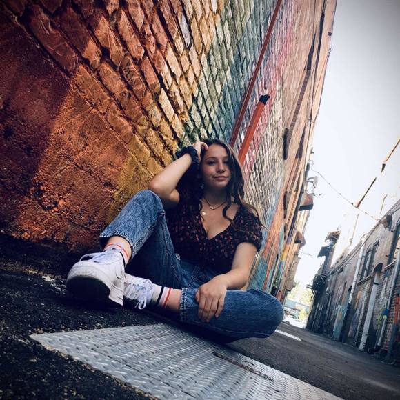 Profile Picture of Amber Lundquist (@anlundquist32) on Poshmark