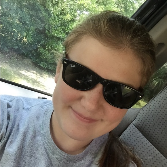 Profile Picture of Madeline Bowell (@madbow2004) on Poshmark