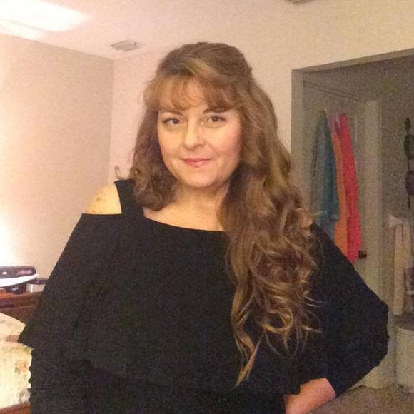 Profile Picture of Paula Wiley (@pcpaula1) on Poshmark