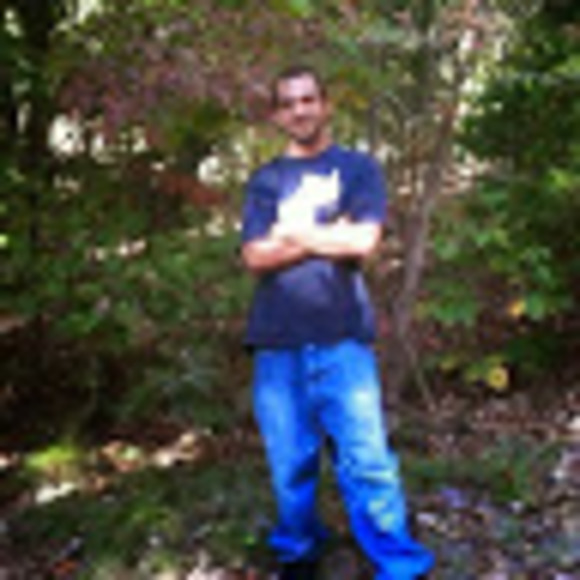 Profile Picture of Aaron Cummings (@aaroncummings83) on Poshmark