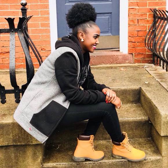 Profile Picture of Alice Alicia (@alice_alicia) on Poshmark