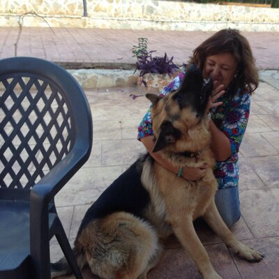 Profile Picture of Eva Anton (@EvaEvaanton) on Twitter