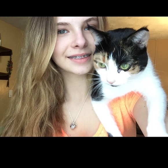 Profile Picture of Haley Spalding (@haley_s_32) on Poshmark