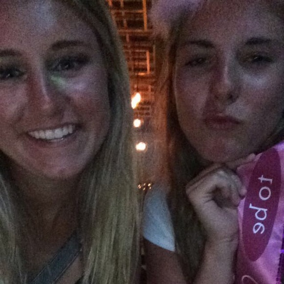 Profile Picture of Carrie Moraska (@carrigan13) on Poshmark