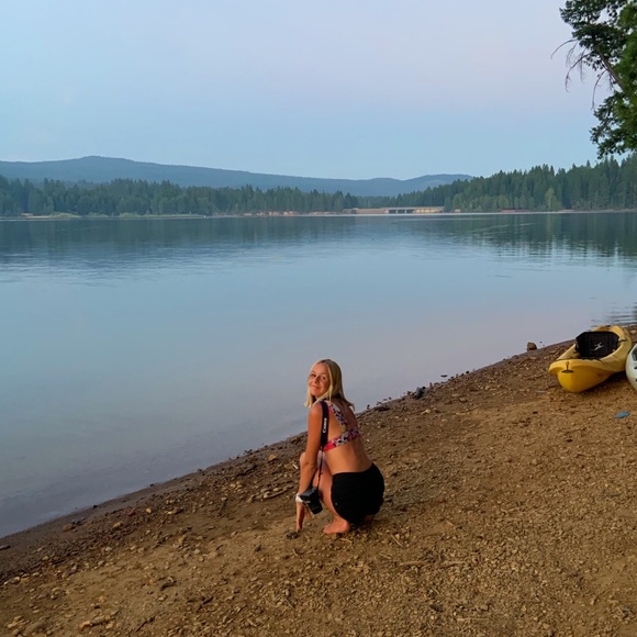 Profile Picture of Lena Manchester (@lenaaam) on Poshmark