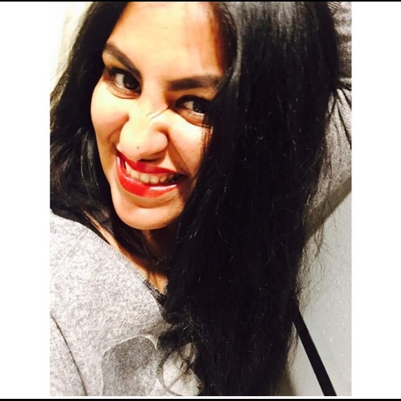 Profile Picture of Sandra Duron (@sandiiiaa) on Poshmark