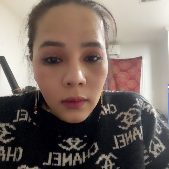 Profile Picture of Quinny Hamatake (@quinnyhamatake) on Poshmark