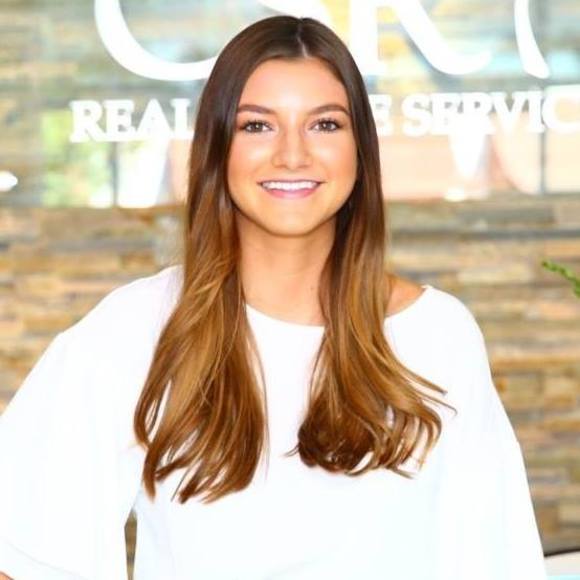 Profile Picture of Hannah Altschuler (@azzh) on Poshmark