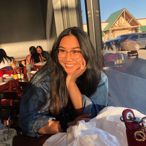 Profile Picture of Kaeynna Dupra (@kaeynna) on Poshmark