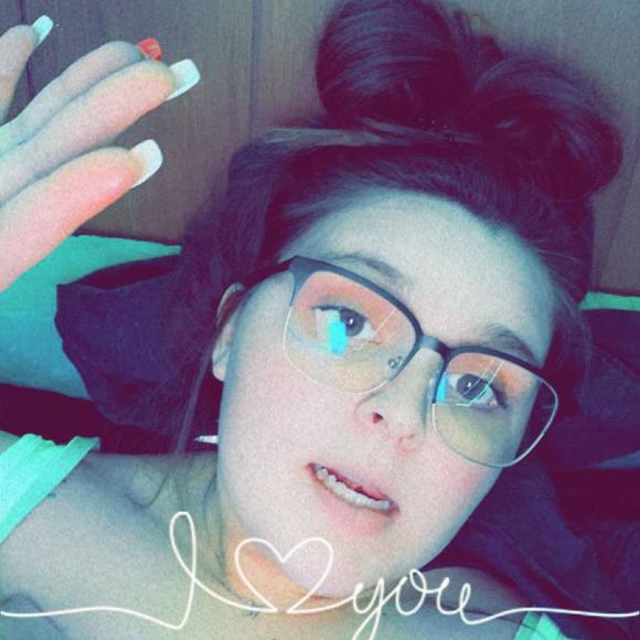 Profile Picture of Jasmyn Wolsfeld (@wolsfeldj39856) on Poshmark