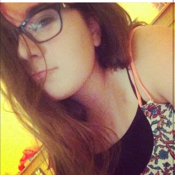 Profile Picture of Tessa Jacobson (@tessajacobson) on Poshmark