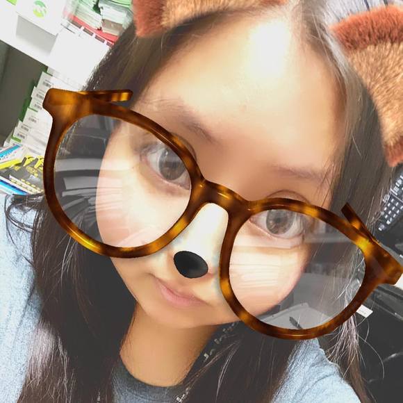 Profile Picture of Andrea Tinoco (@andreatinoco) on Poshmark