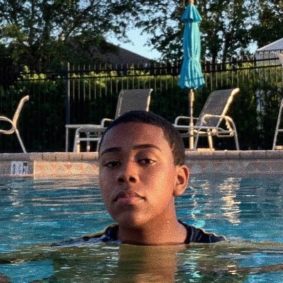 Profile Picture of Carlos Jimenez (@lilcarlitosj09) on Poshmark