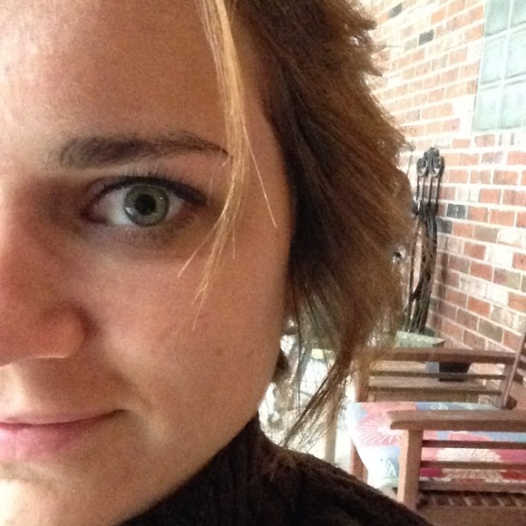 Profile Picture of Simone Guillory (@simoneguillory) on Poshmark