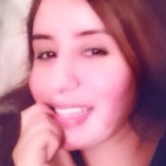 Profile Picture of Lisa Manrique (@cholita78) on Poshmark