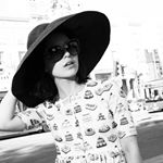 Profile Picture of julia (@owlsreads) on Instagram