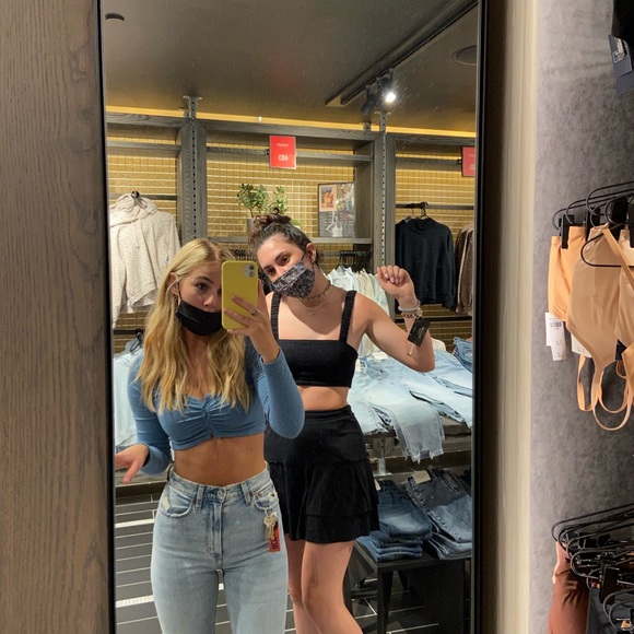 Profile Picture of Malia Ackermann (@maliaackermnn) on Poshmark
