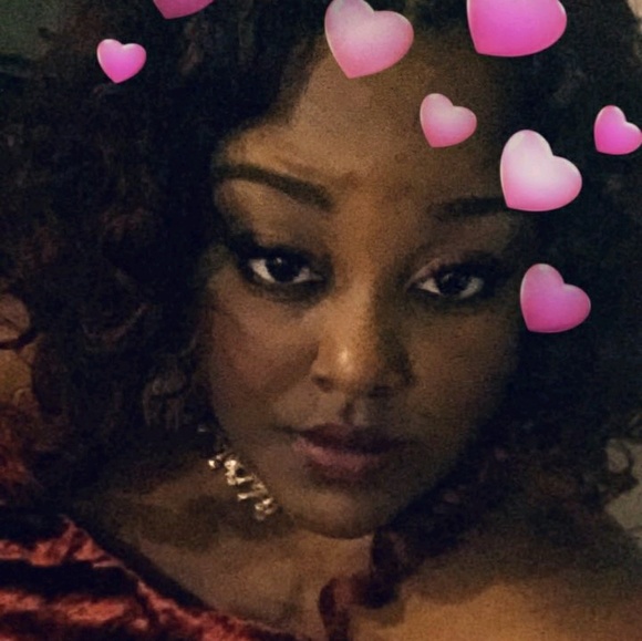 Profile Picture of Sharmane Adams (@queen_phill) on Poshmark