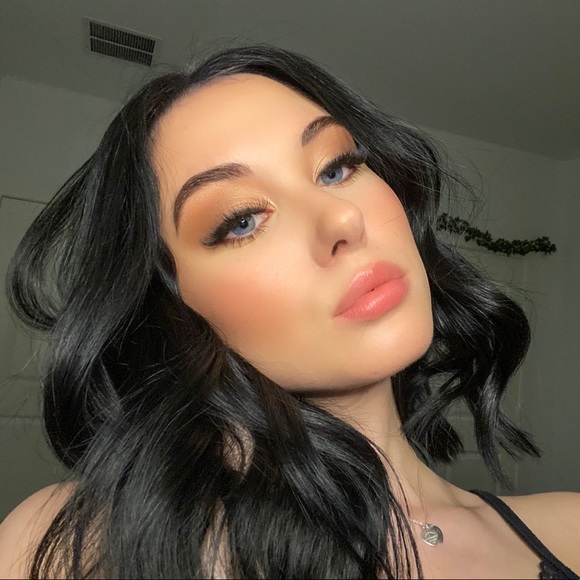 Profile Picture of Emily Herzog (@emilycatheryn) on Poshmark