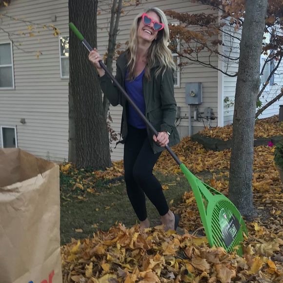 Profile Picture of Amy Denuyl (@amackelroni) on Poshmark