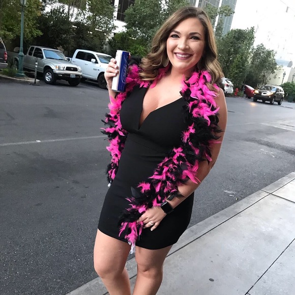 Profile Picture of Natalee Johnston (@njohnston2020) on Poshmark