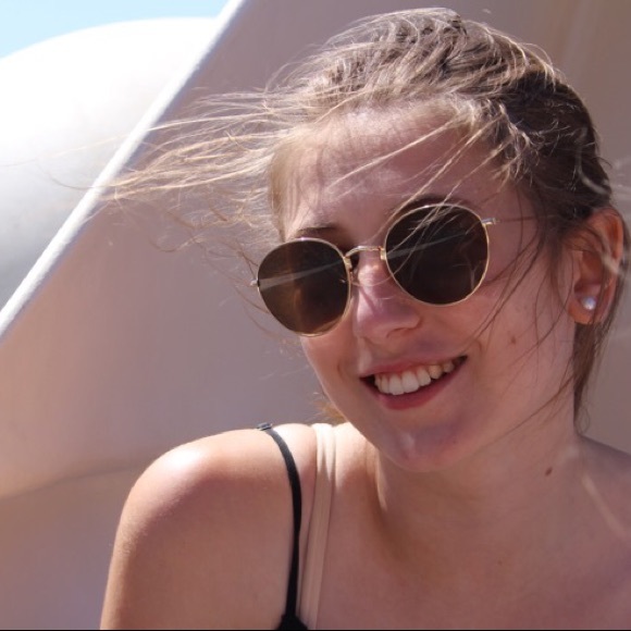 Profile Picture of Isabel Williams (@isabelw15) on Poshmark