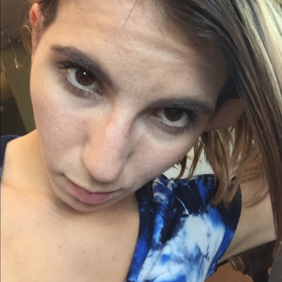 Profile Picture of Lora Leduc (@suck_heels) on Poshmark