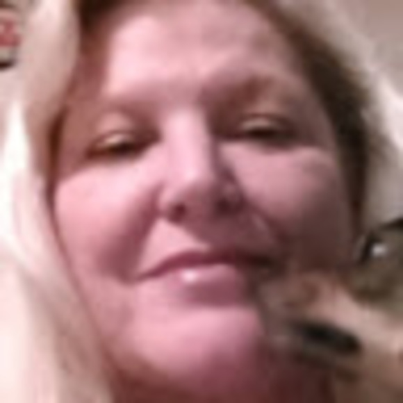 Profile Picture of Lisa Matthews (@lamatthews13) on Poshmark