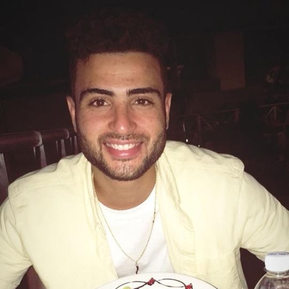 Robert Roberts - Poshmark Profile Picture of Robert Roberts (@datbolrob) on Poshmark