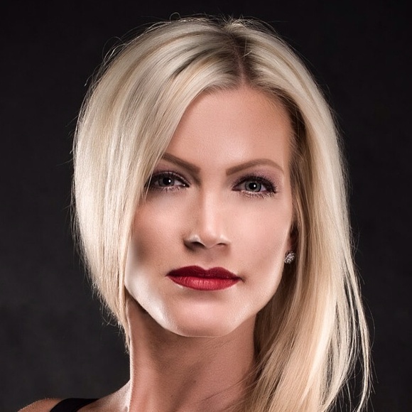 Profile Picture of Erin Winzeler (@ezwinzeler) on Poshmark