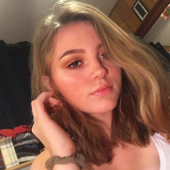 Profile Picture of Jayme Weist (@jaymeeee777) on Poshmark