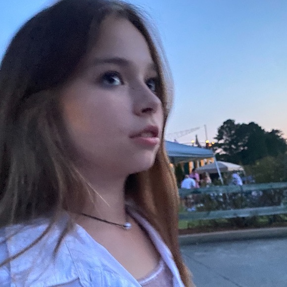 Profile Picture of Sophia Porembski (@sophia_michaela) on Poshmark