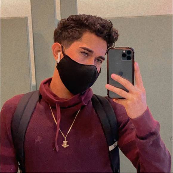 Junior Suarez - Poshmark Profile Picture of Junior Suarez (@noelita_lapoxi) on Poshmark